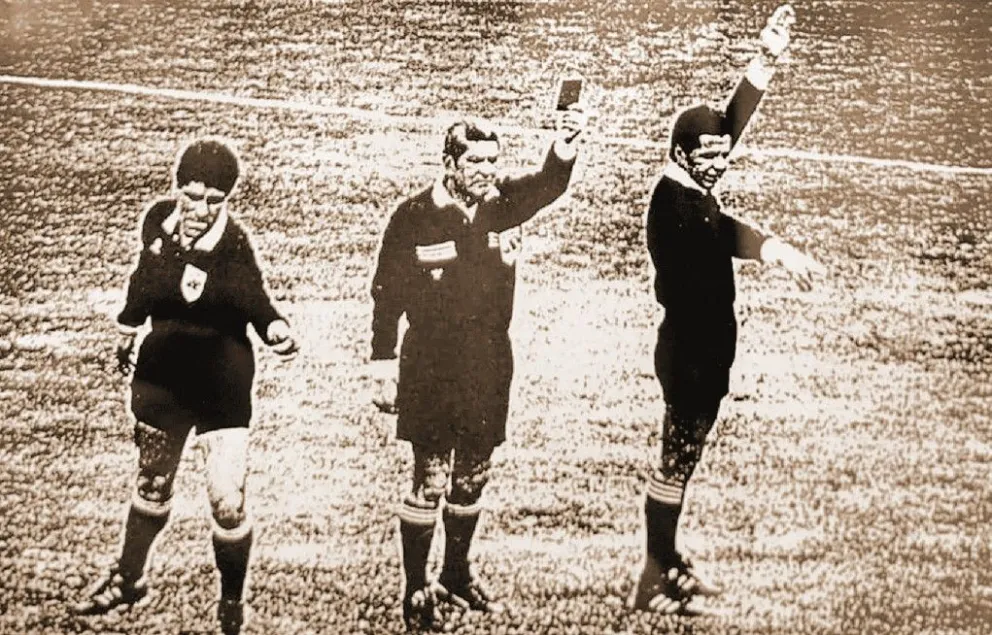 Los tres árbitros Ortubé, en una foto de la prensa en la década de los años 90. Foto: Marcelo Ortubé