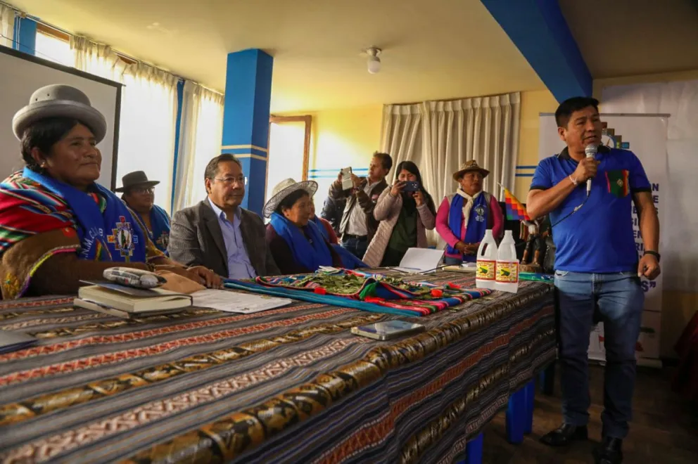 Arce en el ampliado de las Bartolinas en una imagen tomada de cuenta en Facebook.