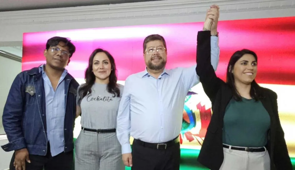 Los asambleísta de CC por Cochabamba junto a Doria Medina. FOTO: Prensa - Samuel Doria Medina