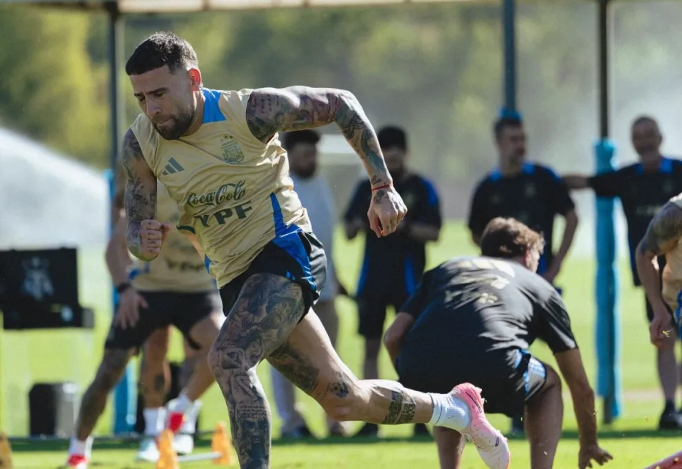 Otamendi durante la práctica de la Albiceleste. Foto: AFA.