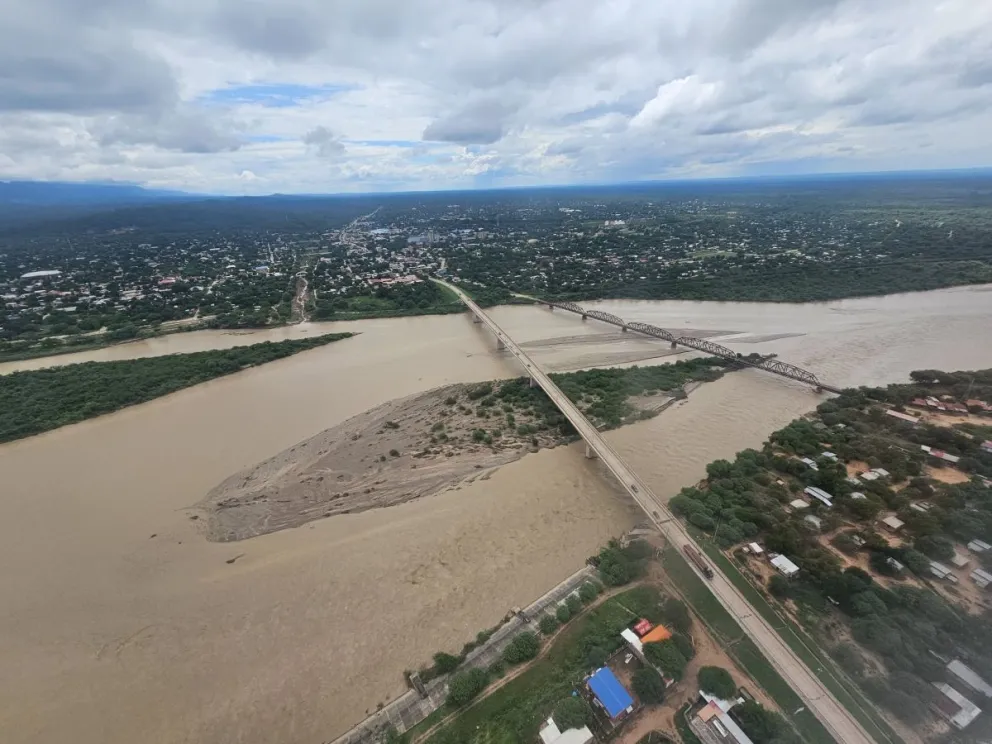 Vista aérea de la crecida de aguas en Villa Montes. Foto: Viceministerio de Defensa Civil.