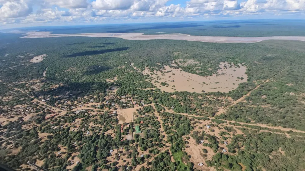 Vista aérea del municipio de Villa Montres, afectado por la crecida del río Pilcomayo. Foto: Viceministerio de Defensa Civil