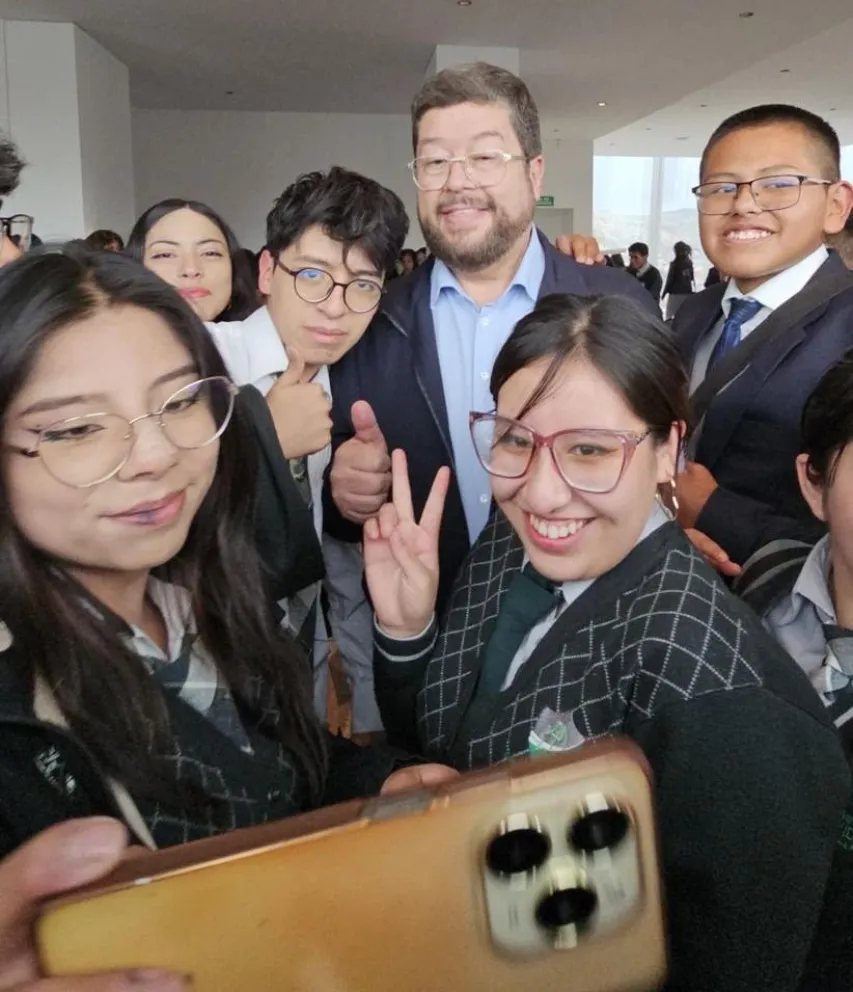 El precandidato en el encuentro con los estudiantes. Foto: Prensa Sol.bo
