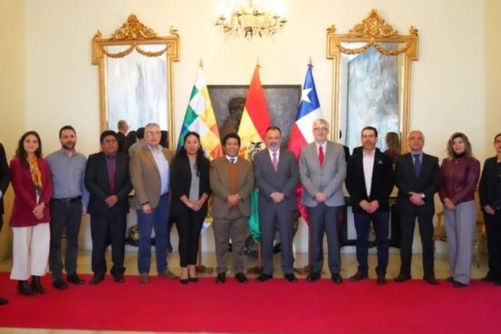 Las delegaciones de ambos países, en La Paz. Foto: Cancillería 