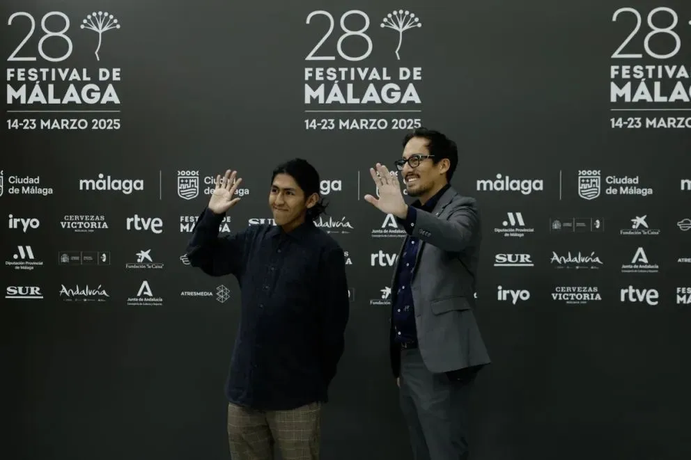 Los bolivianos Franklin Aro (i), actor, y Álvaro Manzano, cineasta y productor, en Málaga. Foto: EFE