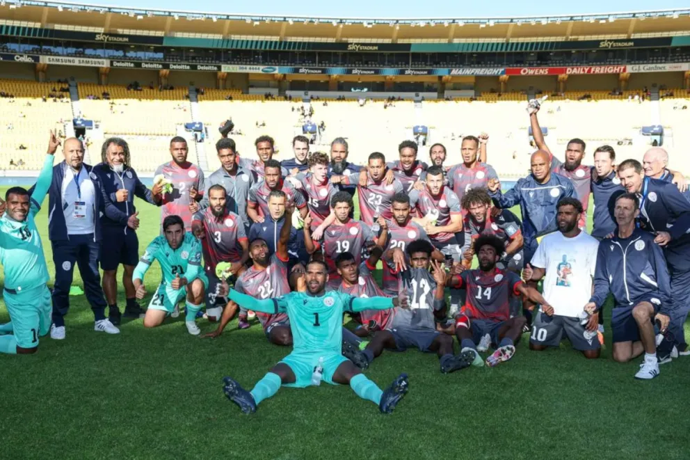 Plantel de Nueva Caledonia luego de eliminar a Tahití. 