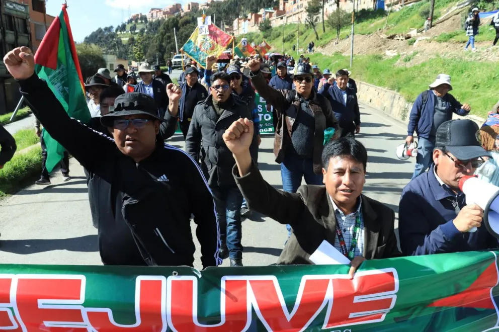 La marcha de la Fejuve de El Alto pretende llegar a la plaza Murillo. Foto: APG
