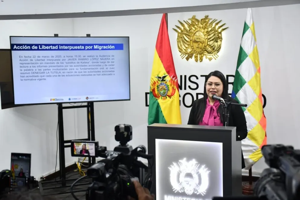  La directora de Migración, Katherine Calderón, durante las explicaciones que brindó este lunes. Foto: EFE