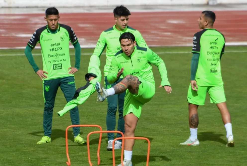 Ramiro Vaca, Gabriel Villamil, Carmelo Algarañaz y Roberto Carlos Fernández durante el trabajo de la Selección. Foto: Marca Registrada