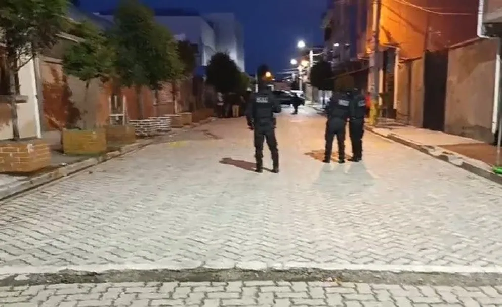 Efectivos policiales en la zona donde un hombre fue atracado. Foto: Radio San Gabriel