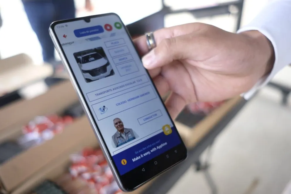 Cada conductor debe financiar el dispositivo y el servicio mensual del GPS. Foto: AMUN