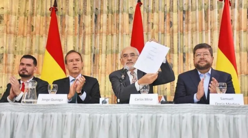 Los primeros integrantes del bloque de oposición. Foto: APG