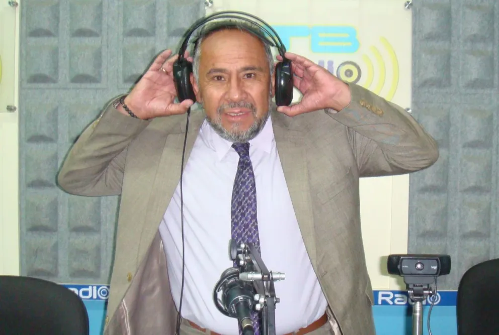 Quique Rivera en la cabina de la Red Deportiva de Bolivia de ATB Radio. Foto: MMG