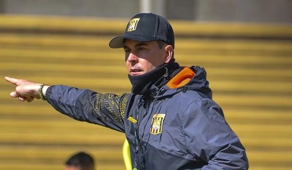 Ismael Rescalvo en su segundo ciclo al mando del plantel atigrado. Foto: The Strongest.