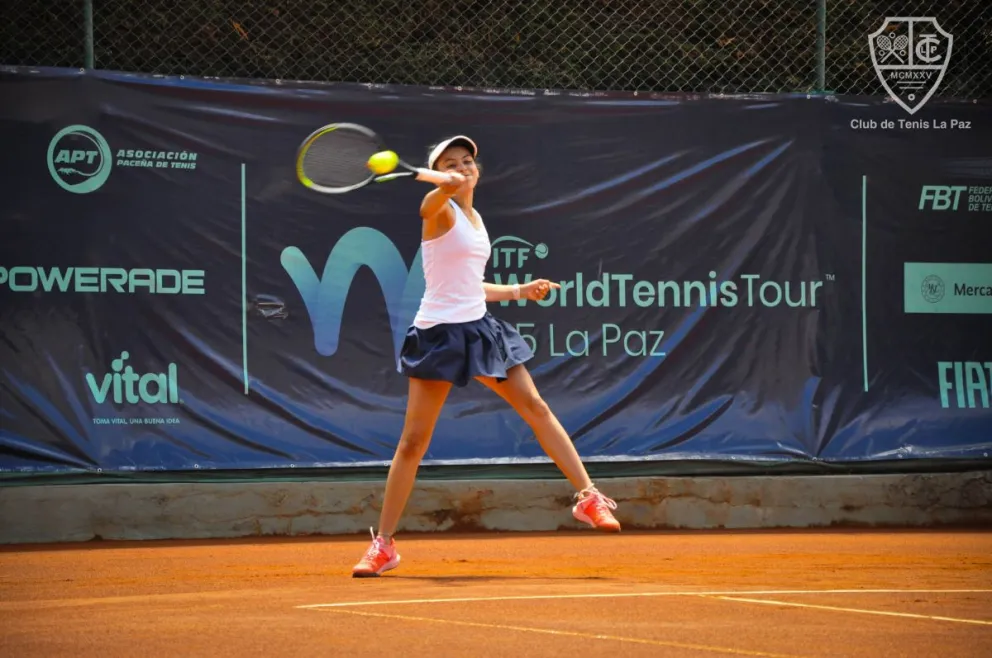 Una tenista en un torneo anterior. Foto: Club de Tenis La Paz.