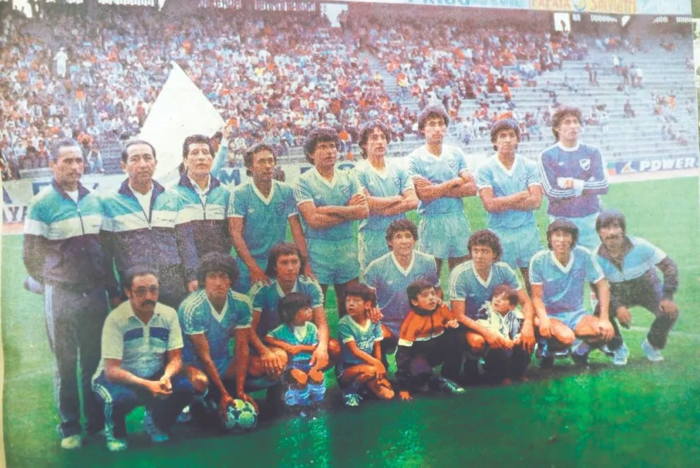 Los jugadores académicos de 1986 que brillaron en la Copa. Foto: Colección Julio Mamani Ticona.