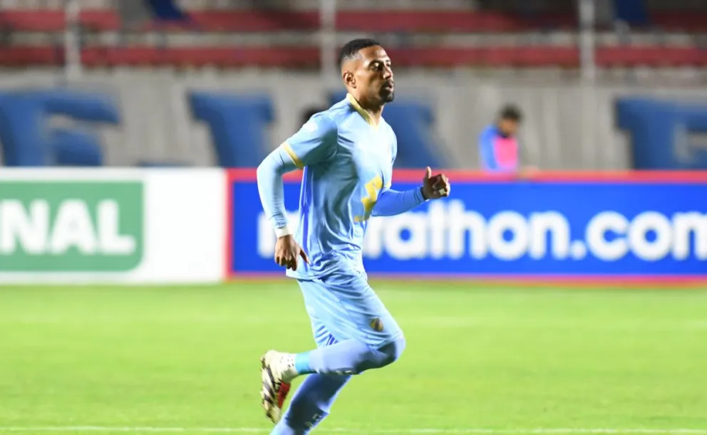 Jairo Quinteros ingresa a la cancha después de casi 10 meses. Foto: Agencia Marka Registrada.