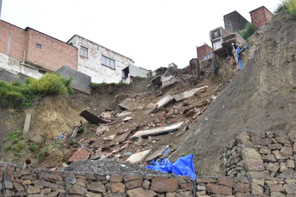Así quedó el cementerio de Ovejuyo luego del deslizamiento del 16 de marzo. Foto: Carlos Quisbert