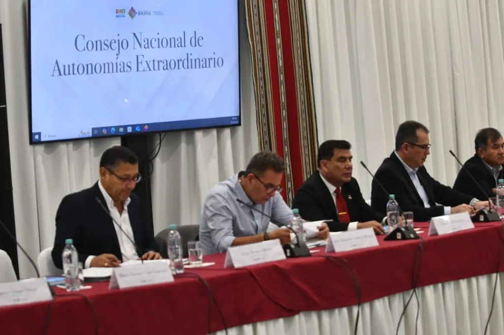 Gobernadores en la reunión de este lunes en la Casa Grande del Pueblo. Foto: APG