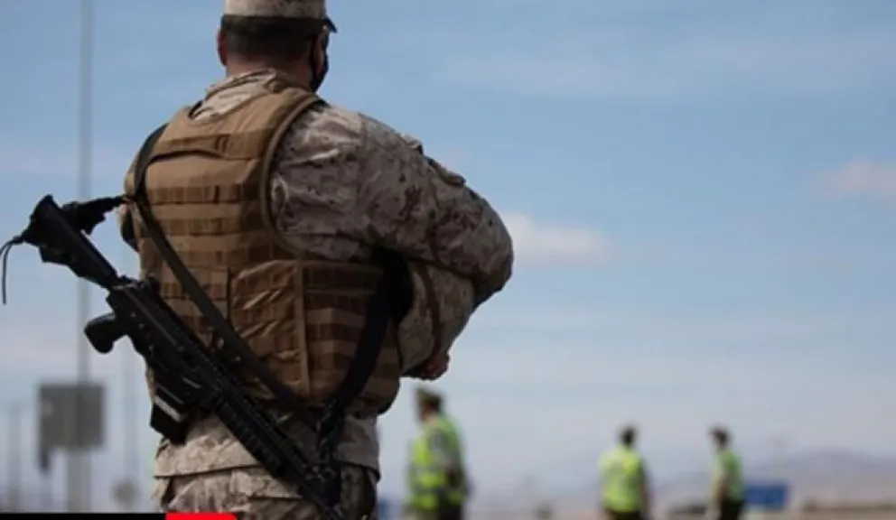 Un policía de Chile durante un control, imagen referencial. Foto: vilasradio.cl