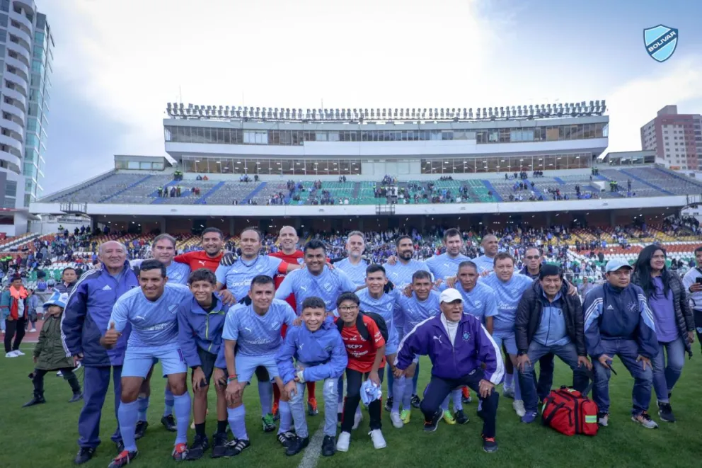 El plantel de 2004 que jugó el "Partido de Leyendas". Foto: Club Bolívar.