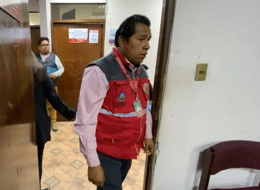 El Director de Riesgos de la Gobernación de La Paz, Jorge Cahuapaza, ante la Comisión de Desarrollo Productivo de la Asamblea Legislativa Departamental. Foto: Somos Pueblo