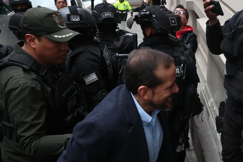 Fernando Camacho llega a una audiencia del juicio del caso "golpe", el lunes, en el Tribunal Departamental de Justicia en La Paz. Foto: EFE