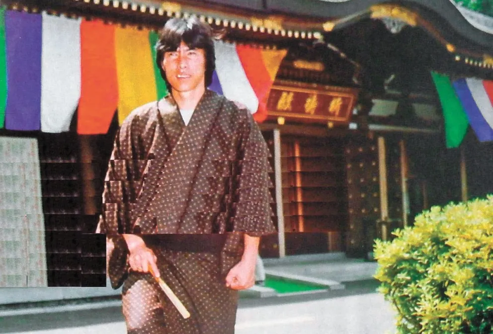 Hirano con su traje de samurái cuando se fue del club Bolívar. Foto: KT