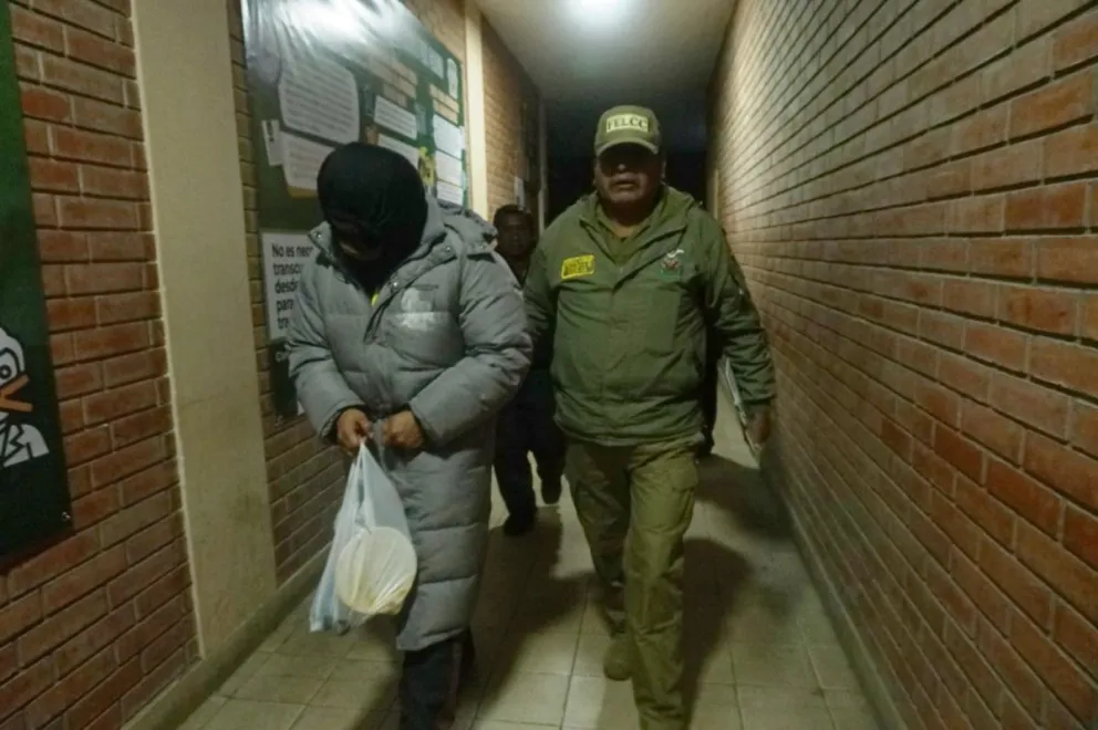 El imputado por el caso cuando fue trasladado a la cárcel con prisión preventiva. Foto: APG
