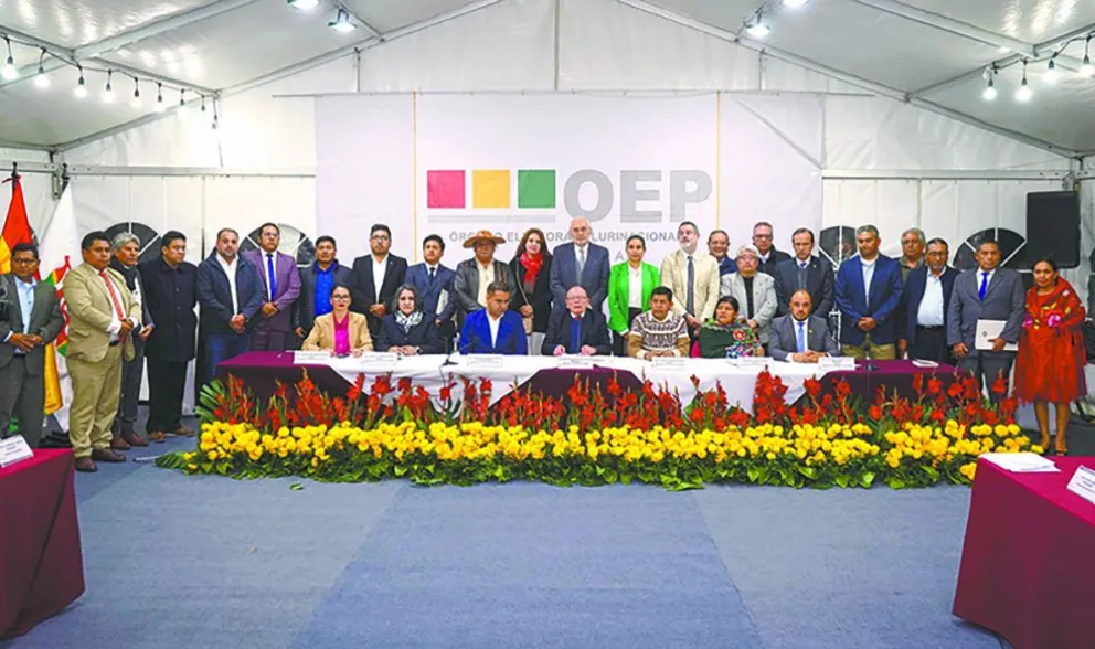 Los asistentes al tercer Encuentro Multipartidario e Interinstitucional, convocado por el TSE, en febrero. Foto: APG