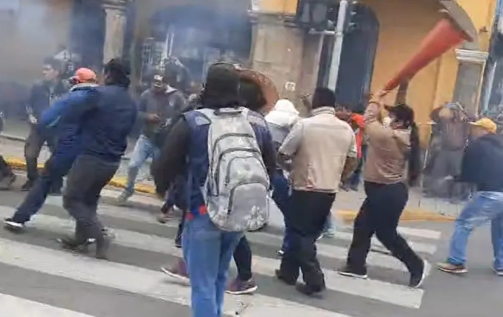 Una imagen que refleja la pelea entre vecinos, en Cochabamba. Foto: Captura