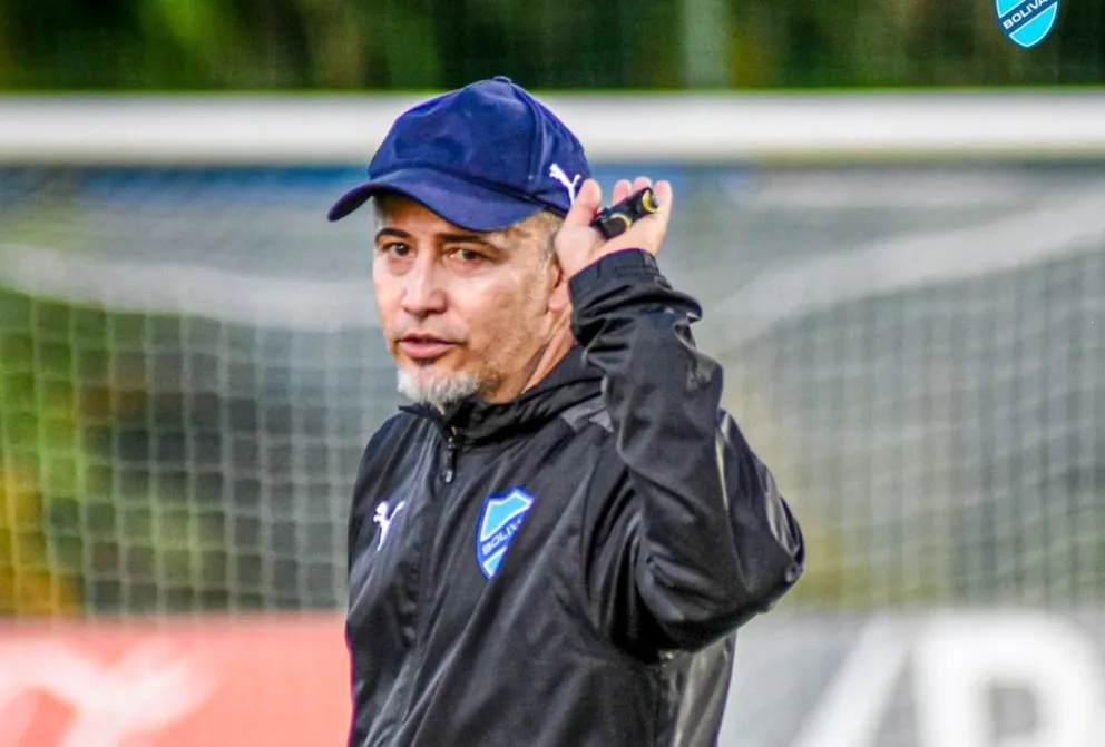 Robatto durante una práctica en Asunción. Foto: Club Bolívar.