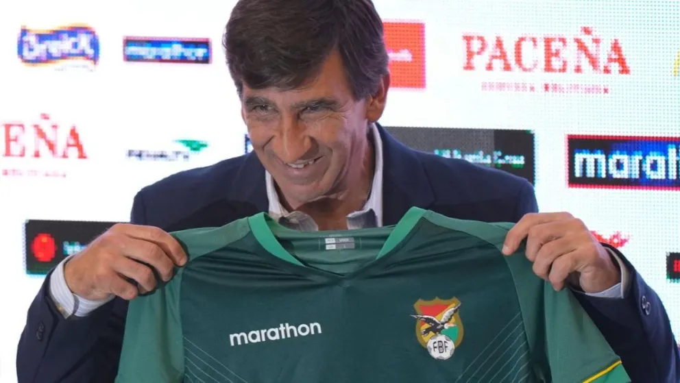 Gustavo Costas cuando fue presentado DT de la Verde. Foto: FBF