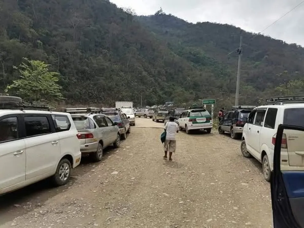 Un bloqueo cerca al municipio de Caranavi. Foto: Tele 15 Caranavi 
