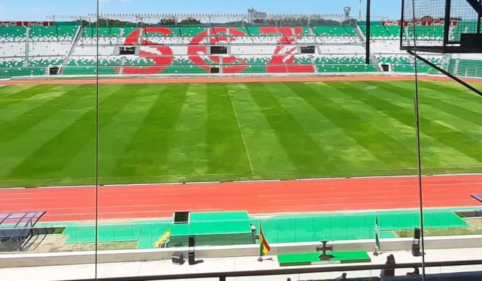Una vista del campo de juego y de la recta de general del estadio "Tahuichi" Aguilera. Foto: Gobernación de Santa Cruz