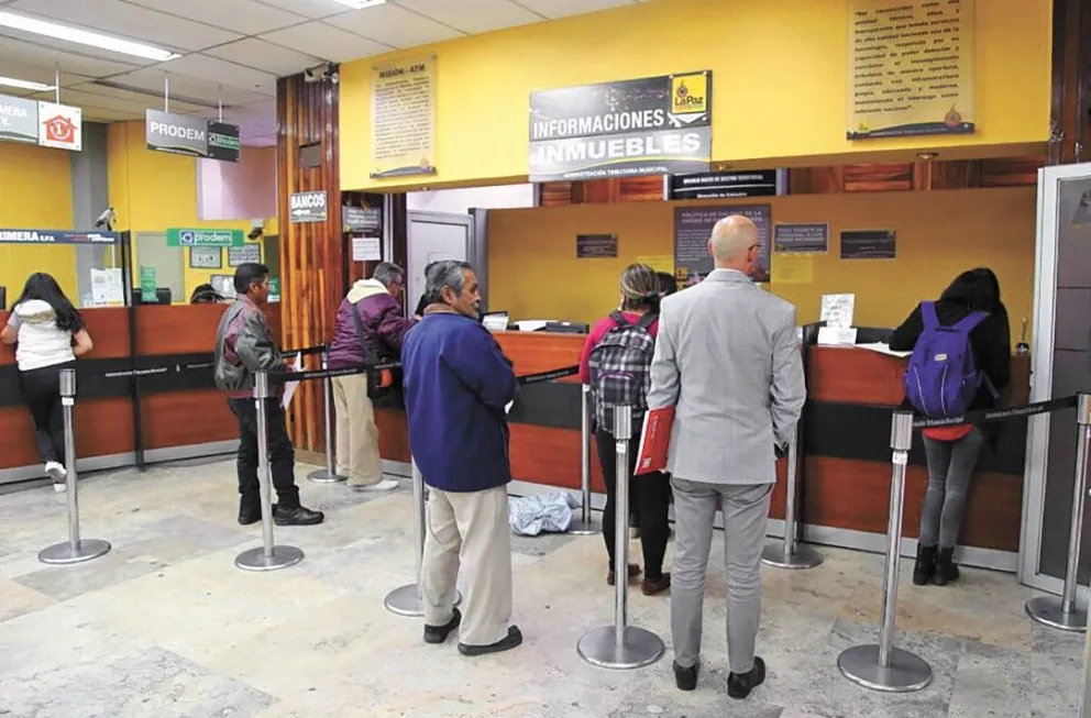 Contribuyentes en las oficinas de la ATM. Foto: Concejo Municipal de La Paz