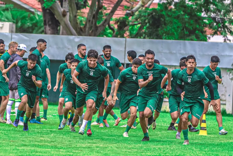 Los refineros en el cierre de prácticas en su complejo deportivo. Foto: COP