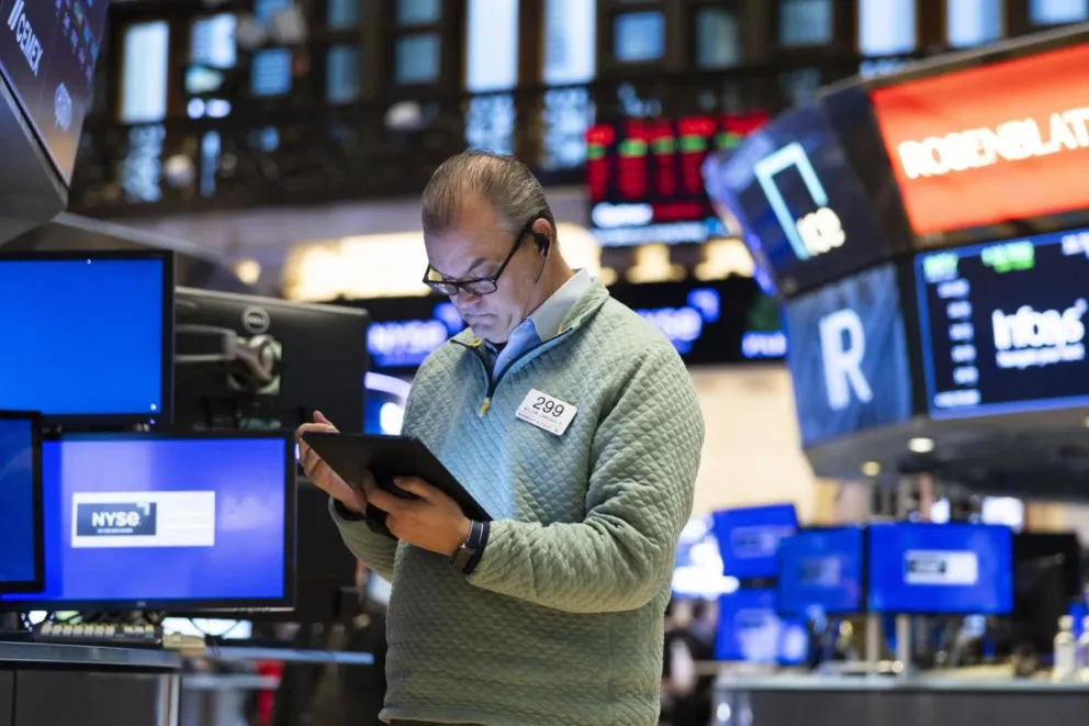 Un operador bursátil en la Bolsa de Nueva York. Foto: EFE
