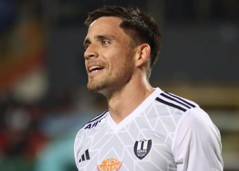 Leonardo Vaca con la camiseta del FC Turan de la Liga Premier de Kazajistán. Foto: club Kazajistán.