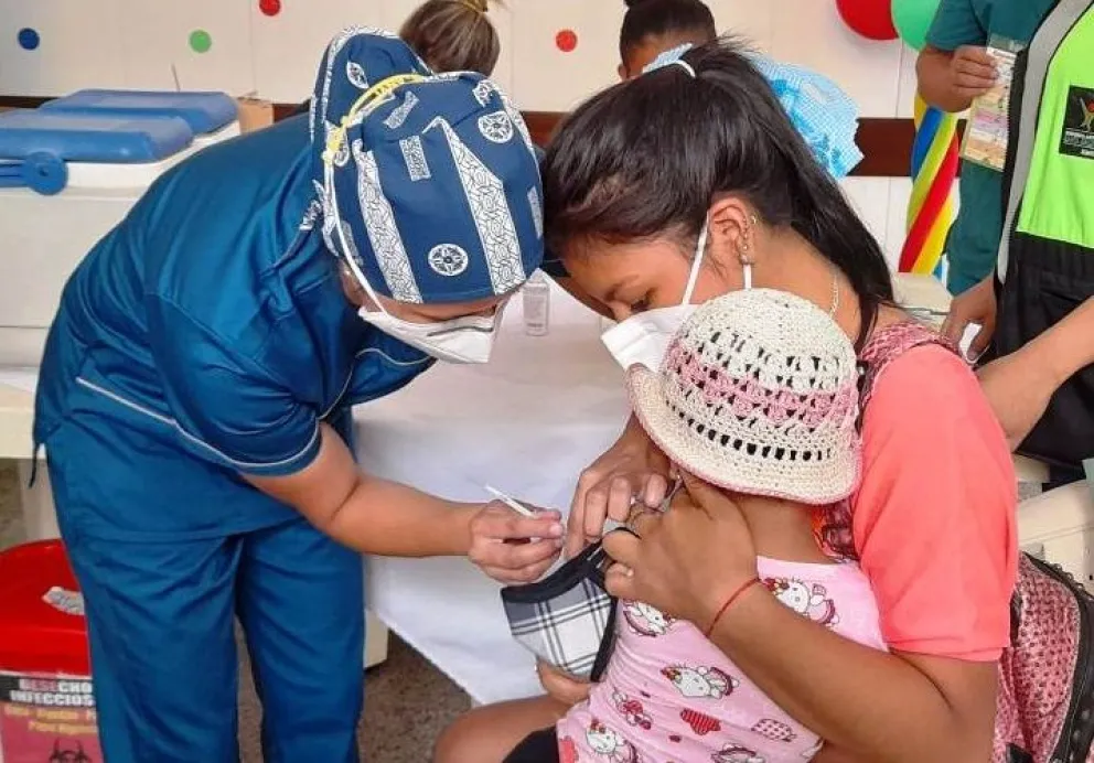 El ministerio de Salud pide completar el esquema de vacunación para evitar brotes de enfermedades como la meningitis. Foto: Abi