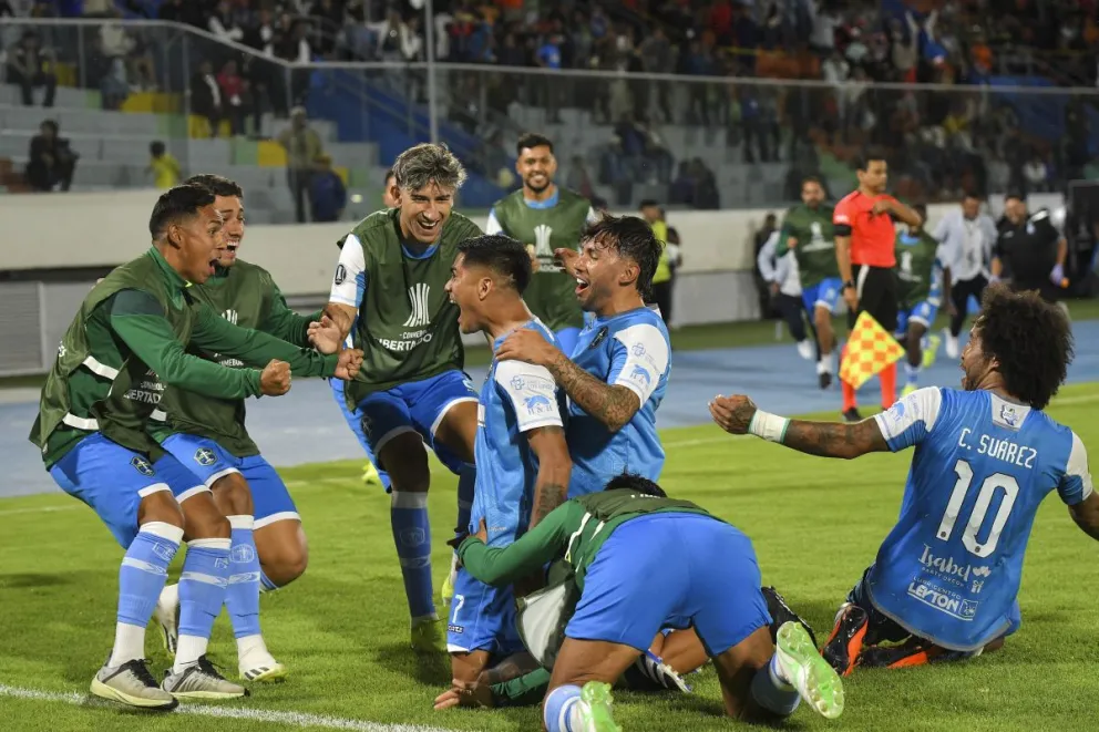 Los jugadores de San Antonio celebran el gol del triunfo que se marcó en tiempo de adición. Foto: APG