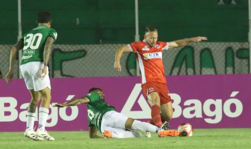 Oriente y FC Universitario no pudieron vencerse en la capital oriental. Foto: Agencia Marka Registrada.
