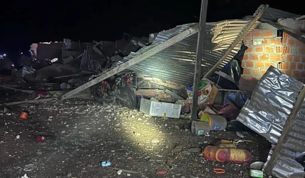 Daños en el campamento minero tras la explosión. Foto: Margarita Choque