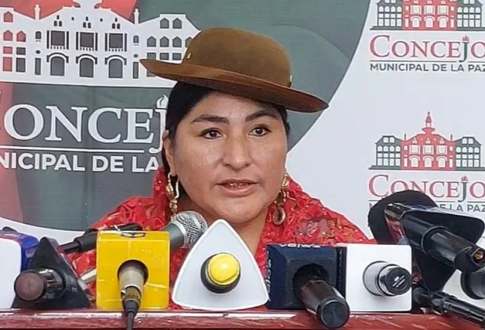 Lourdes Chambilla, presidenta del Concejo Municipal de La Paz, se dirige a los medios de comunicación. Foto: Concejo Municipal de La Paz