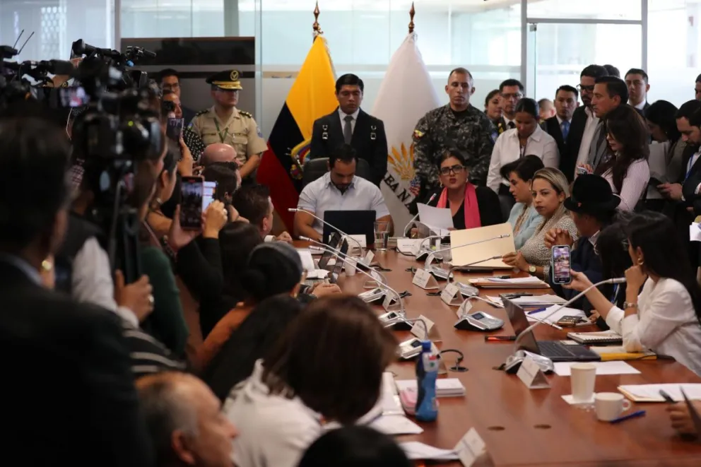 Autoridades de Ecuador explicando la incursión a la Embajada de México para detener al exvicepresidente Jorge Glas. Foto: EFE (Archivo) 