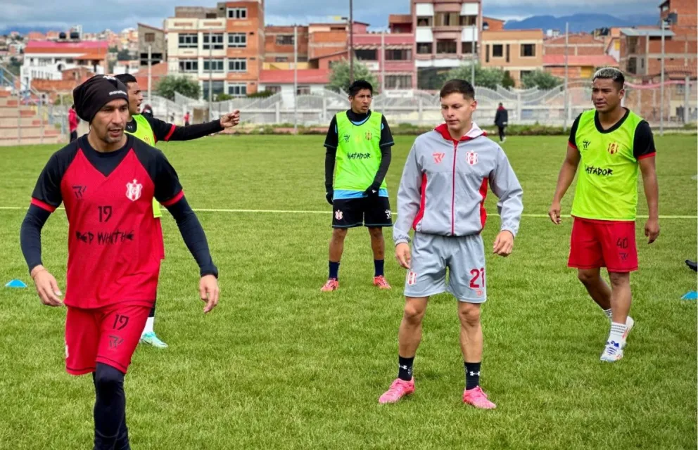Jugadores de Independiente de Sucre en el cierre de entrenamientos previo al choque con GV San José. Foto: Club Independiente 