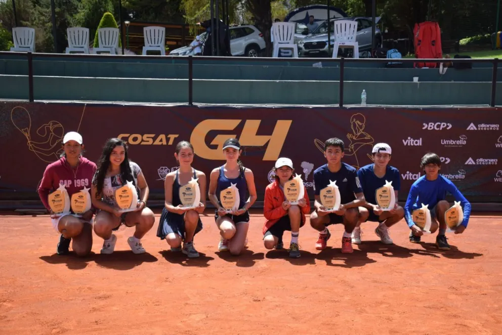Algunos de los campeones de los torneos paceños. Foto: Club de Tenis La Paz.