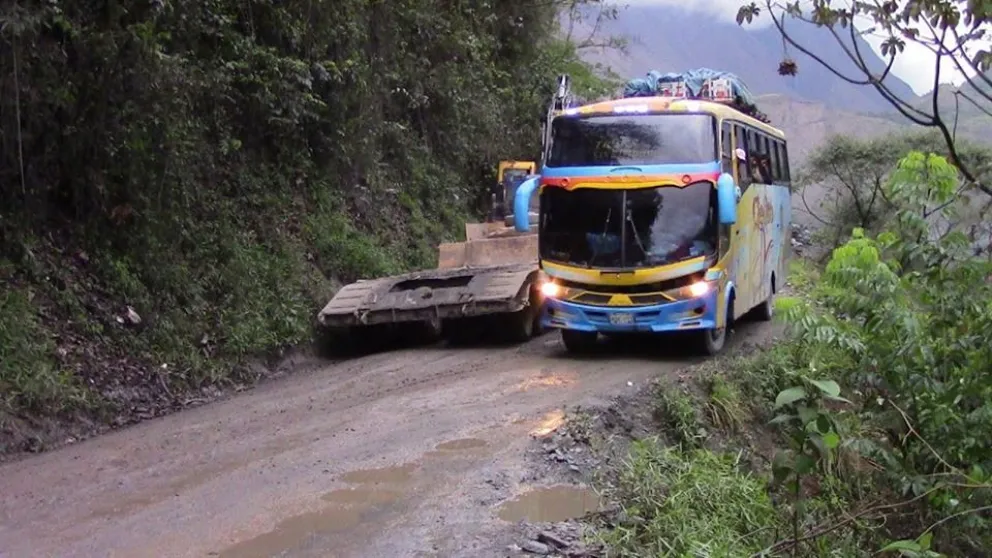 Una vía en los Yungas de La Paz. Foto: FM Bolivia