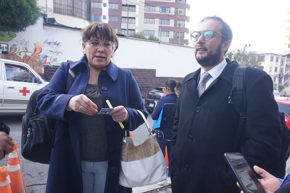 Los abogados de la expresidenta Jeanine Añez, en el caso denominado EBA, Norka Cuellar y Luis Guillén. Foto: APG