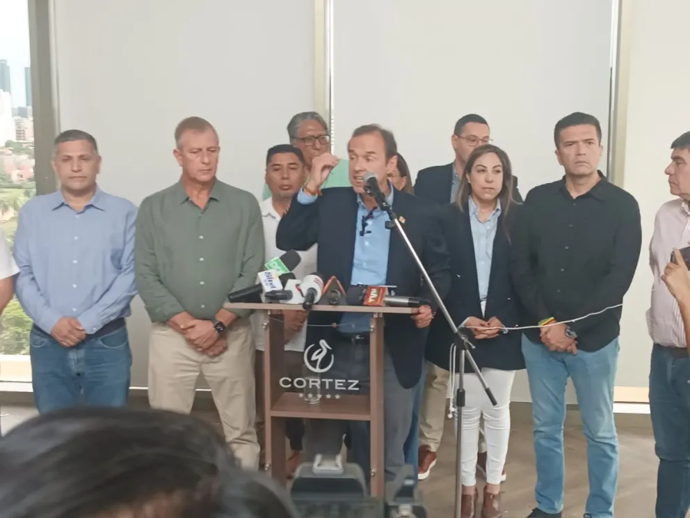 Tuto Quiroga, este lunes durante la conferencia de prensa en Santa Cruz. Foto: DTV